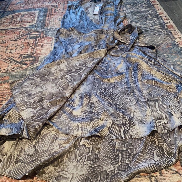 White House Black Market Dresses & Skirts - Gorgeous White House black market High low wrap dress